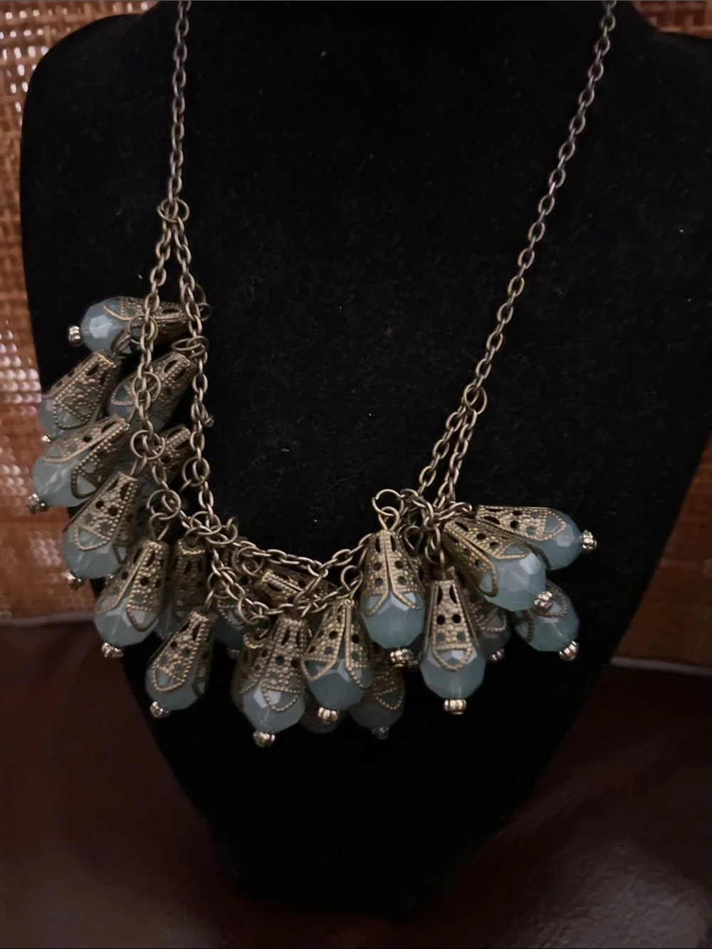 Vintage-Inspired Teardrop Pendant Necklace - Light Blue